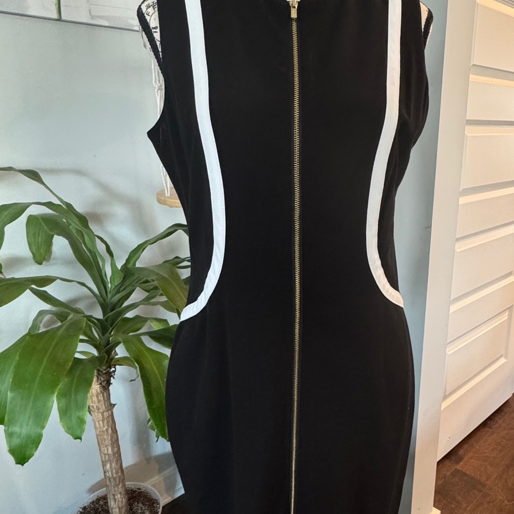 Calvin Klein Black & White Sheath Dress – Size 8